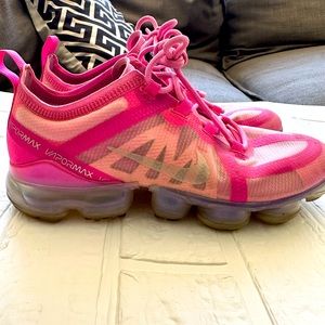 Women’s Nike shoes size 7 pink Nike running shoes